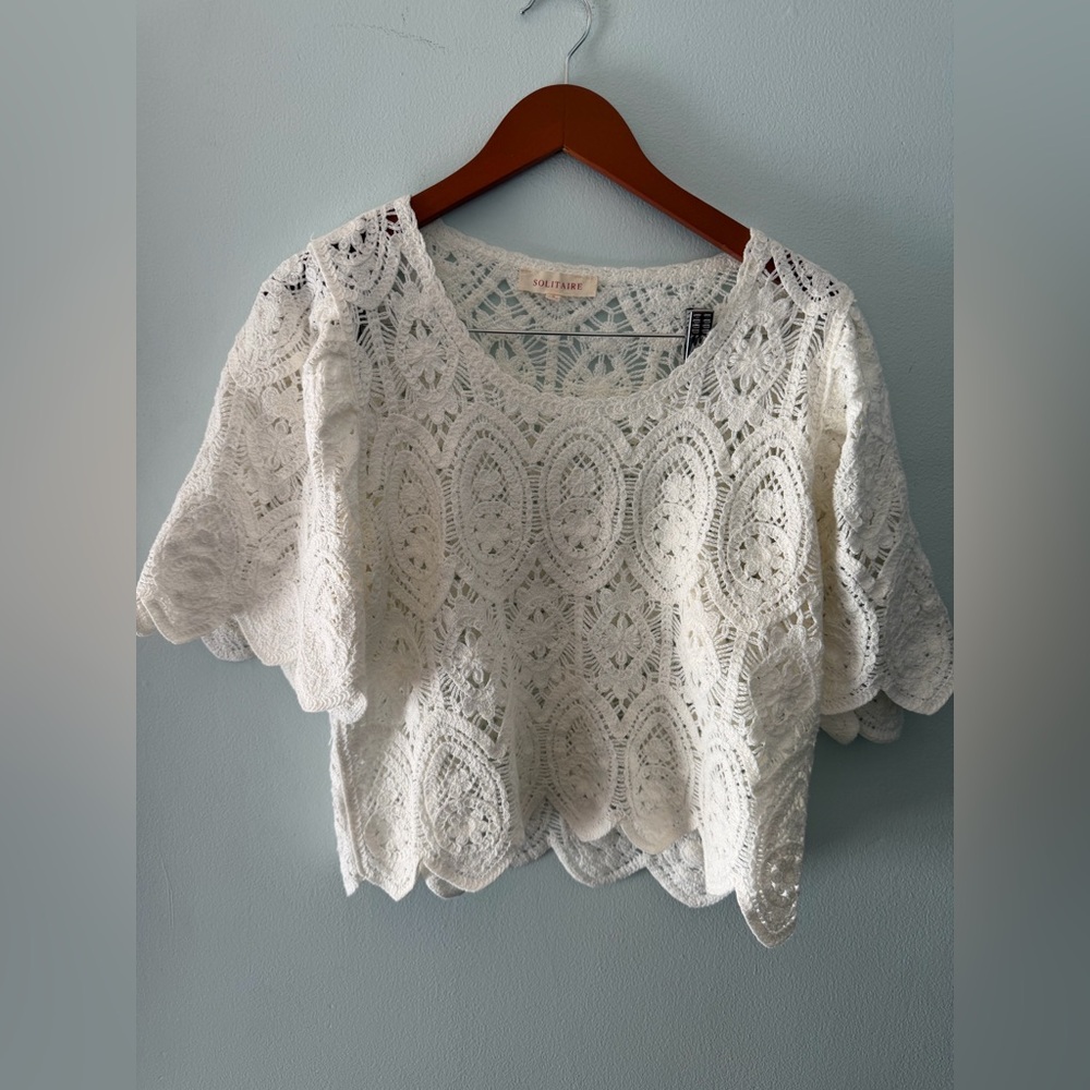 Solitaire White Crochet‎ Lace Medallion Scoop Neck Flutter Sleeve Top Small
